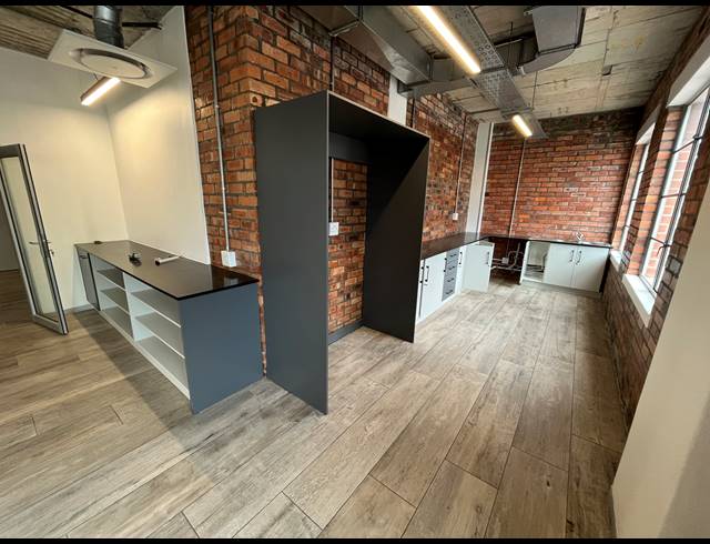 1,238M² OFFICE TO LET IN GREEN POINT